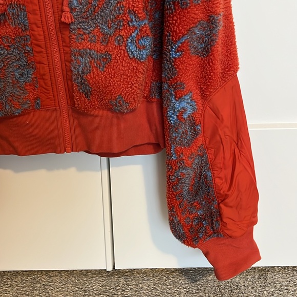 Women’s Urban Outfitters Zip Up Fleece Hooded Sweatshirt. - Picture 4 of 10